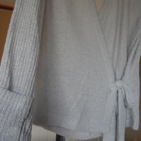 Lightweight wrap sweater - Picture 2 of 6